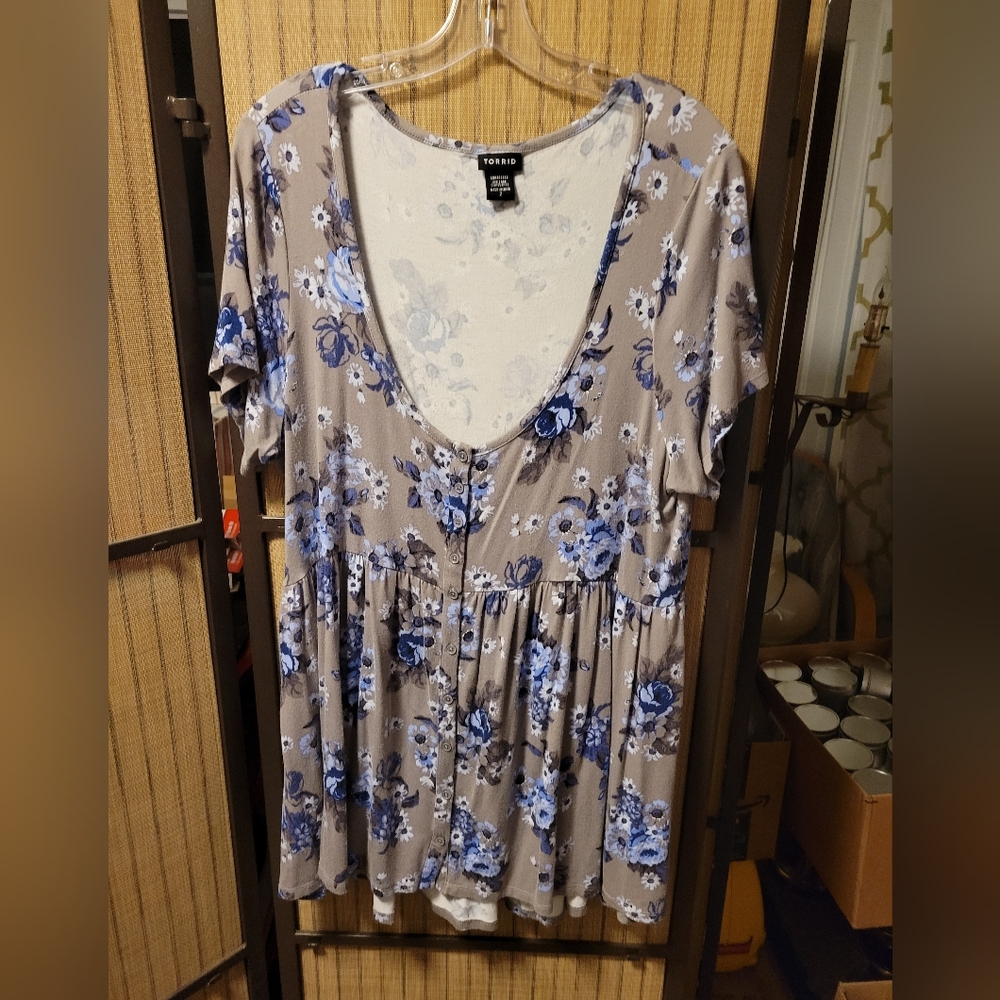 Torrid Size 2 Top 🦋